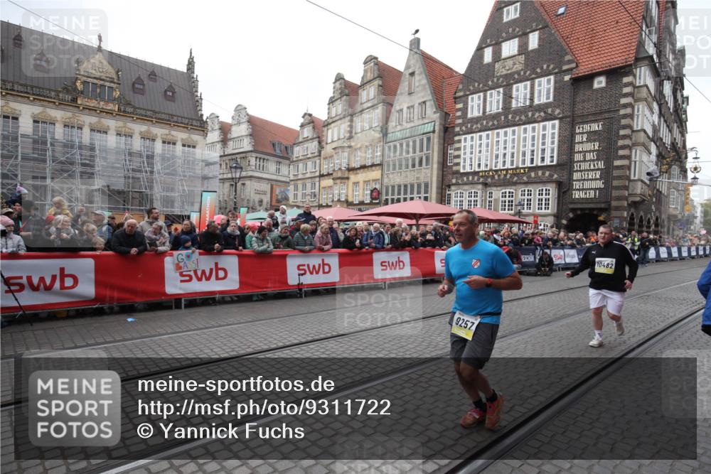 05.10.2025 - 20. swb-Marathon Bremen Yannick Fuchs http://msf.ph/oto/9311722 05.10.2025 11:29:25 Ziel 9257, 10482 meine-sportfotos.de