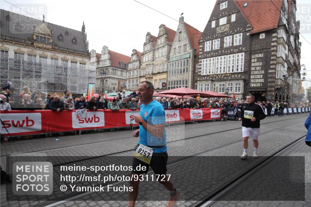 05.10.2025 - 20. swb-Marathon Bremen Yannick Fuchs http://msf.ph/oto/9311727 05.10.2025 11:29:26 Ziel 9257, 10482 meine-sportfotos.de