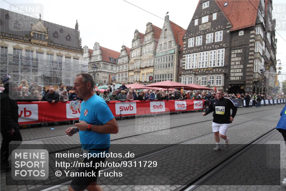 05.10.2025 - 20. swb-Marathon Bremen Yannick Fuchs http://msf.ph/oto/9311729 05.10.2025 11:29:26 Ziel 9257, 10482 meine-sportfotos.de