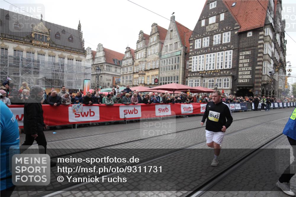 05.10.2025 - 20. swb-Marathon Bremen Yannick Fuchs http://msf.ph/oto/9311731 05.10.2025 11:29:27 Ziel 10482 meine-sportfotos.de