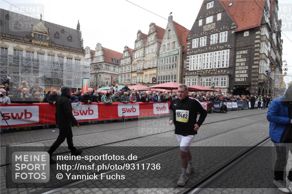 05.10.2025 - 20. swb-Marathon Bremen Yannick Fuchs http://msf.ph/oto/9311736 05.10.2025 11:29:27 Ziel 10482 meine-sportfotos.de