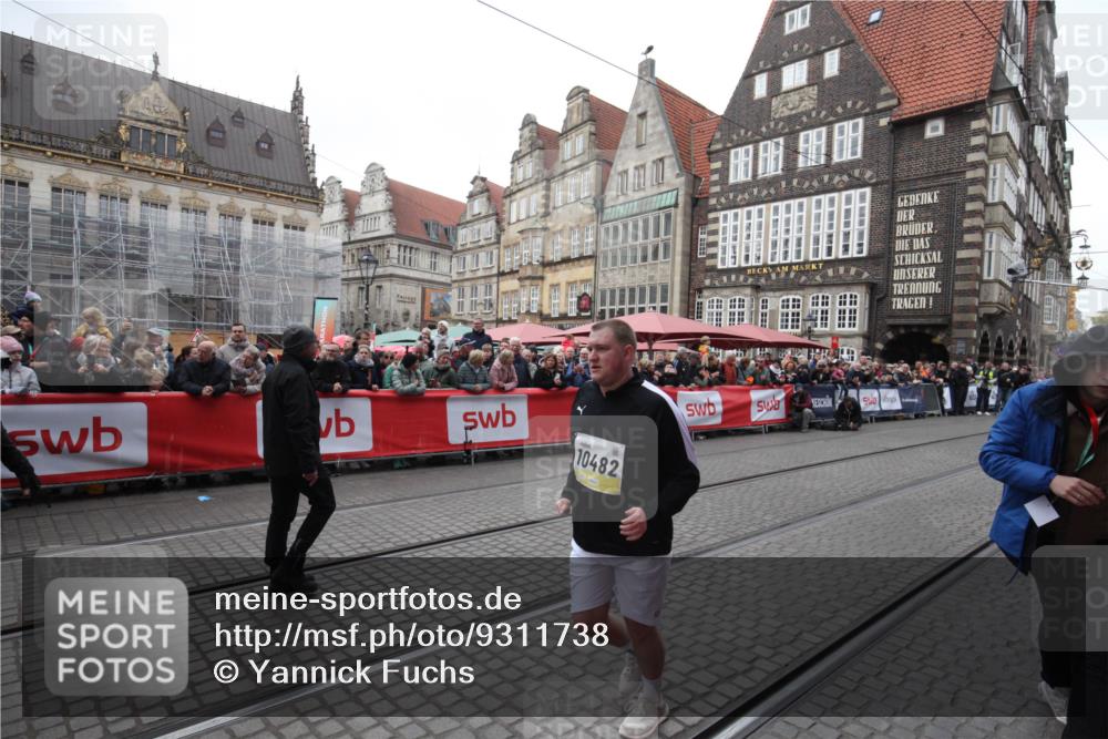 05.10.2025 - 20. swb-Marathon Bremen Yannick Fuchs http://msf.ph/oto/9311738 05.10.2025 11:29:27 Ziel 10482 meine-sportfotos.de