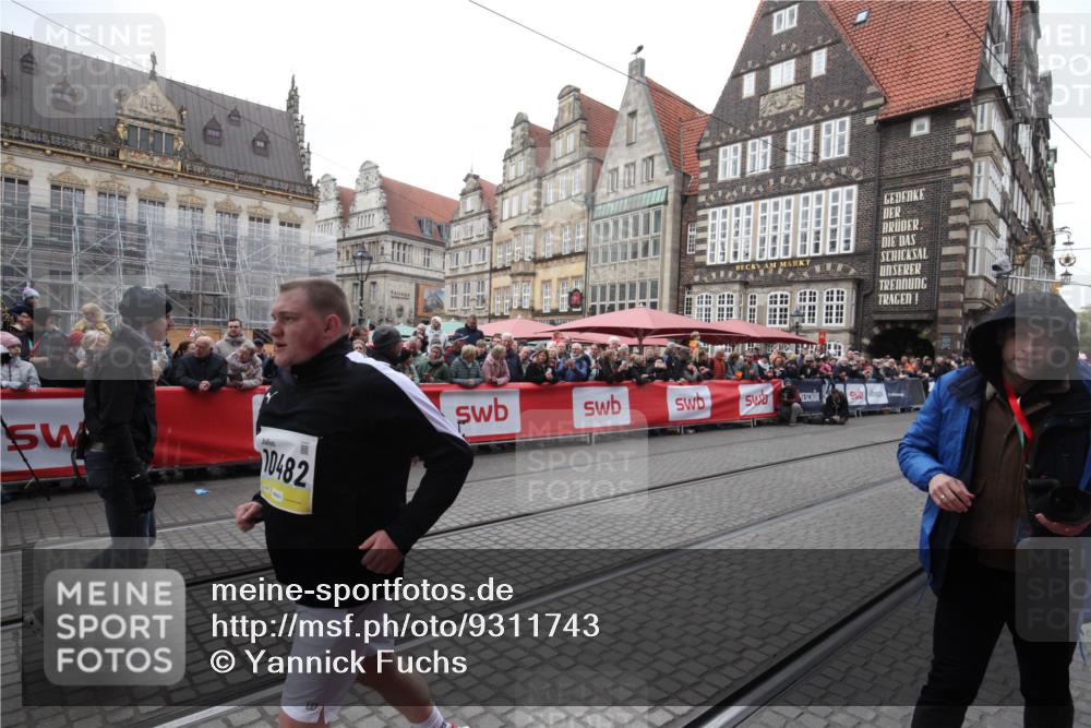 05.10.2025 - 20. swb-Marathon Bremen Yannick Fuchs http://msf.ph/oto/9311743 05.10.2025 11:29:28 Ziel 10482 meine-sportfotos.de