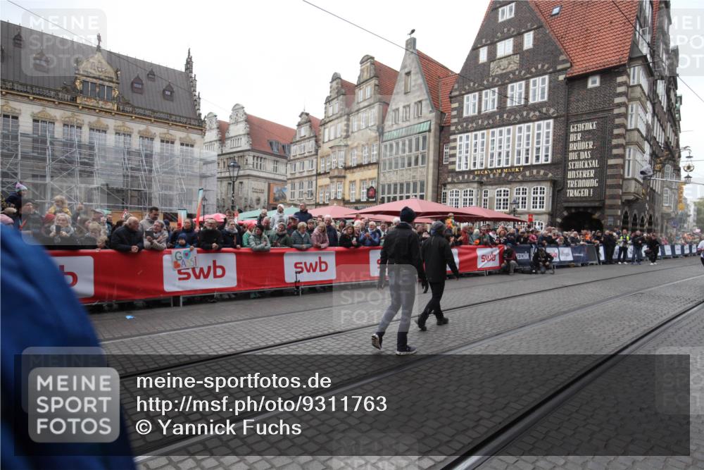 05.10.2025 - 20. swb-Marathon Bremen Yannick Fuchs http://msf.ph/oto/9311763 05.10.2025 11:29:30 Ziel  meine-sportfotos.de