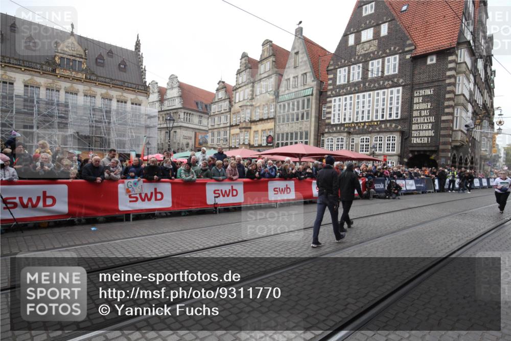 05.10.2025 - 20. swb-Marathon Bremen Yannick Fuchs http://msf.ph/oto/9311770 05.10.2025 11:29:31 Ziel 10401 meine-sportfotos.de