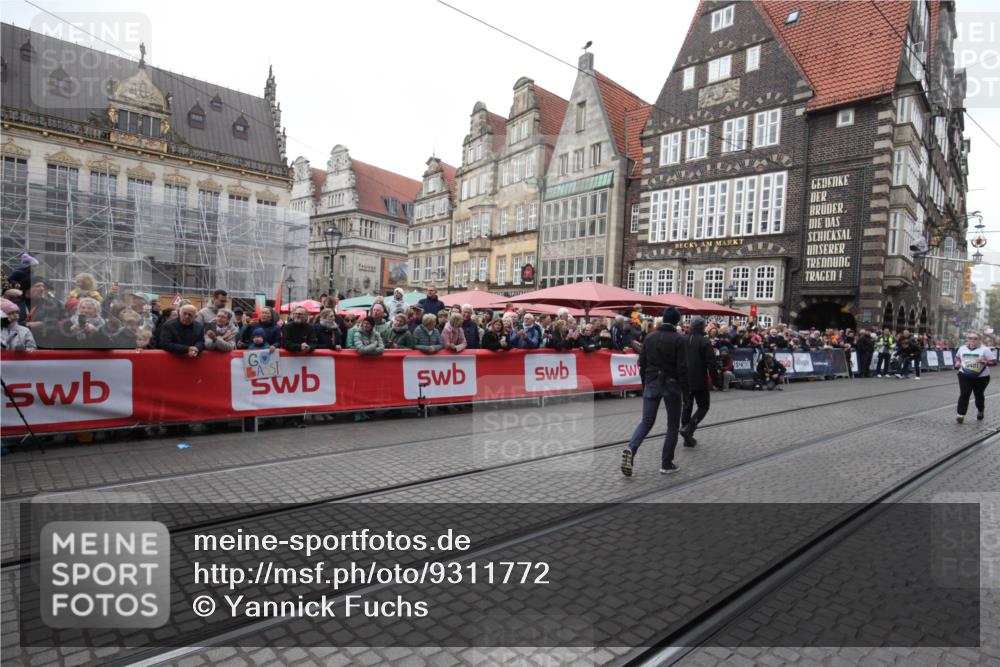 05.10.2025 - 20. swb-Marathon Bremen Yannick Fuchs http://msf.ph/oto/9311772 05.10.2025 11:29:31 Ziel 10401 meine-sportfotos.de