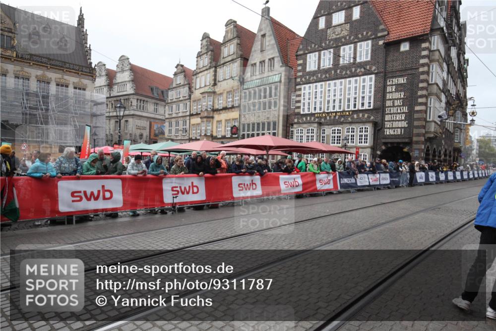 05.10.2025 - 20. swb-Marathon Bremen Yannick Fuchs http://msf.ph/oto/9311787 05.10.2025 12:11:14 Ziel  meine-sportfotos.de