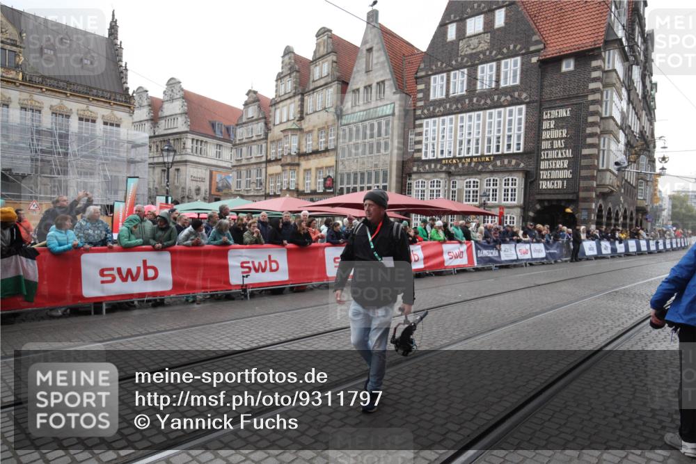 05.10.2025 - 20. swb-Marathon Bremen Yannick Fuchs http://msf.ph/oto/9311797 05.10.2025 12:16:57 Ziel  meine-sportfotos.de