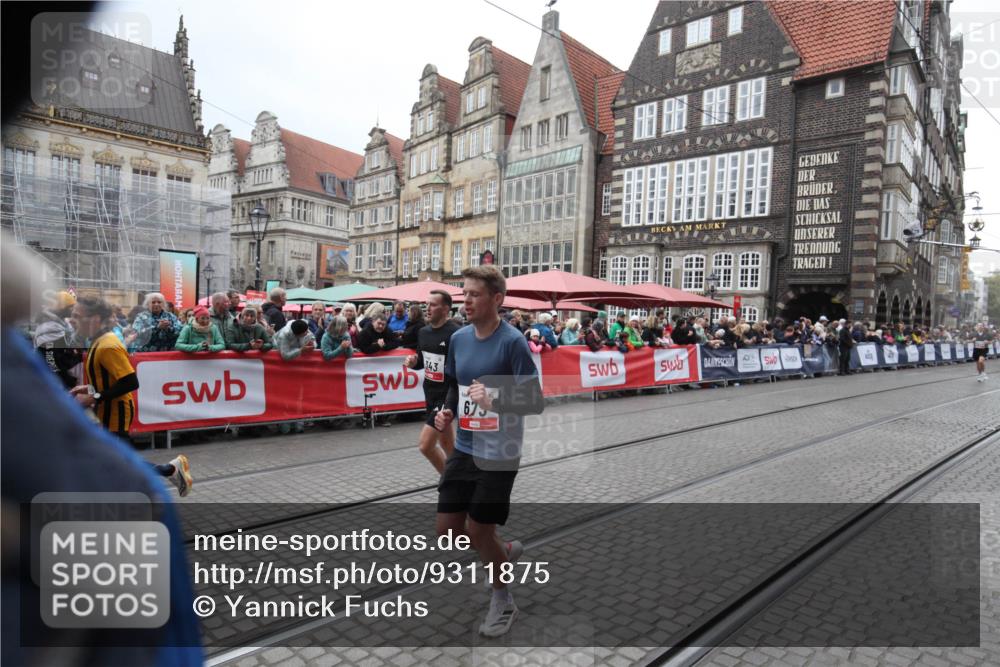 05.10.2025 - 20. swb-Marathon Bremen Yannick Fuchs http://msf.ph/oto/9311875 05.10.2025 12:54:51 Ziel 307, 343, 673, 1837 meine-sportfotos.de
