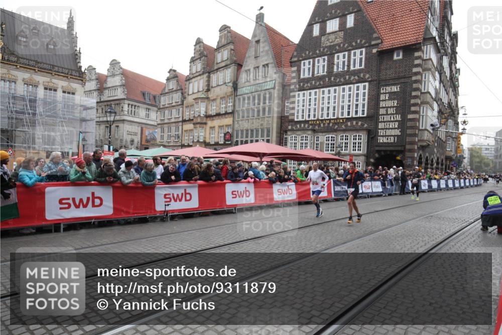 05.10.2025 - 20. swb-Marathon Bremen Yannick Fuchs http://msf.ph/oto/9311879 05.10.2025 12:58:19 Ziel 383, 1329, 1520 meine-sportfotos.de
