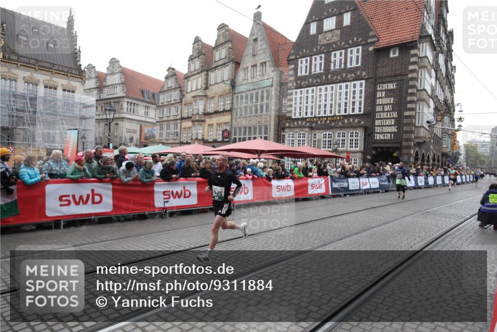 05.10.2025 - 20. swb-Marathon Bremen Yannick Fuchs http://msf.ph/oto/9311884 05.10.2025 12:58:36 Ziel 1058, 3705, 7405, 7816 meine-sportfotos.de