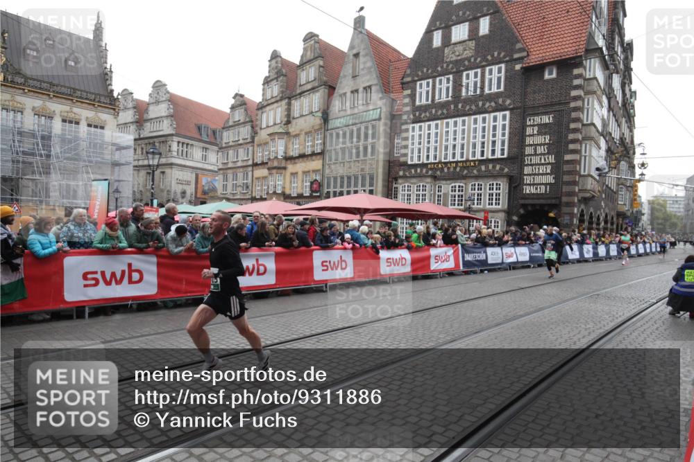 05.10.2025 - 20. swb-Marathon Bremen Yannick Fuchs http://msf.ph/oto/9311886 05.10.2025 12:58:37 Ziel 1058, 3705, 7405 meine-sportfotos.de