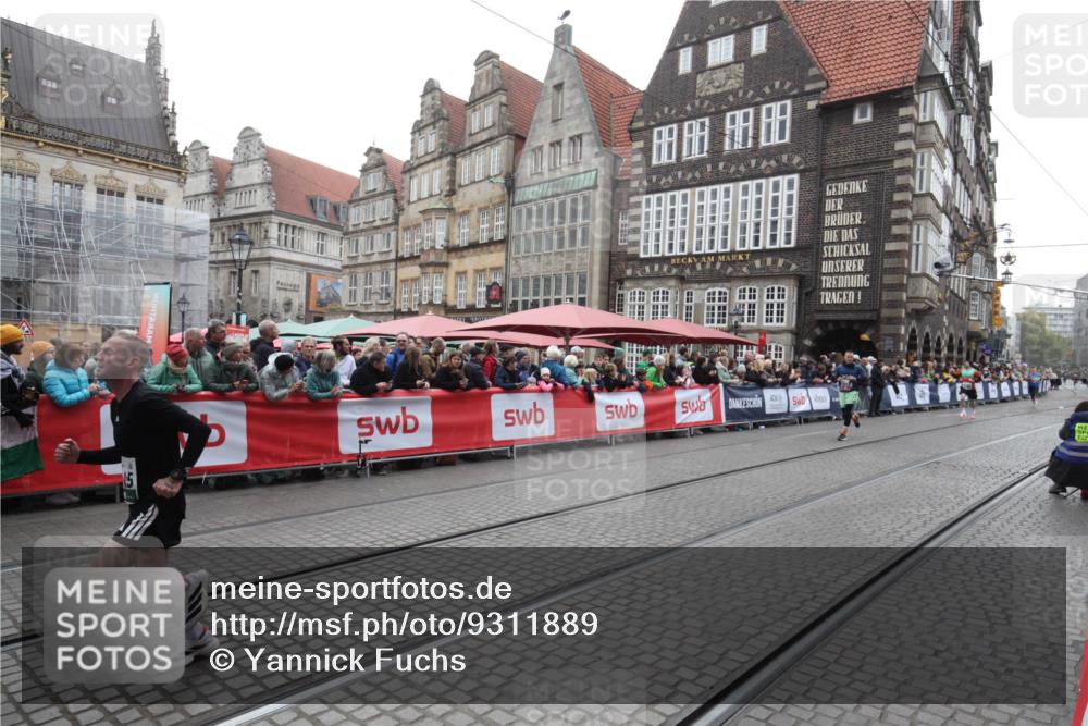 05.10.2025 - 20. swb-Marathon Bremen Yannick Fuchs http://msf.ph/oto/9311889 05.10.2025 12:58:37 Ziel 1058, 3705, 7405 meine-sportfotos.de