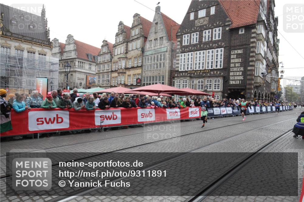 05.10.2025 - 20. swb-Marathon Bremen Yannick Fuchs http://msf.ph/oto/9311891 05.10.2025 12:58:38 Ziel 1058, 1258, 3705 meine-sportfotos.de