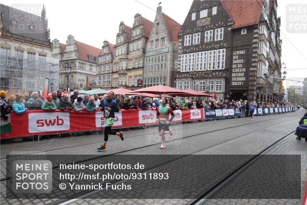 05.10.2025 - 20. swb-Marathon Bremen Yannick Fuchs http://msf.ph/oto/9311893 05.10.2025 12:58:41 Ziel 1058, 1258, 3705 meine-sportfotos.de