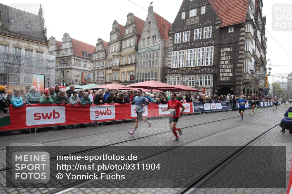 05.10.2025 - 20. swb-Marathon Bremen Yannick Fuchs http://msf.ph/oto/9311904 05.10.2025 12:58:51 Ziel 5815, 7668, 7764, 8275, 8520, 8593 meine-sportfotos.de