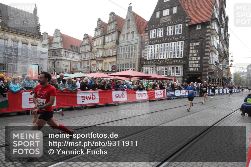 05.10.2025 - 20. swb-Marathon Bremen Yannick Fuchs http://msf.ph/oto/9311911 05.10.2025 12:58:51 Ziel 5815, 7668, 7764, 8275, 8520, 8593 meine-sportfotos.de
