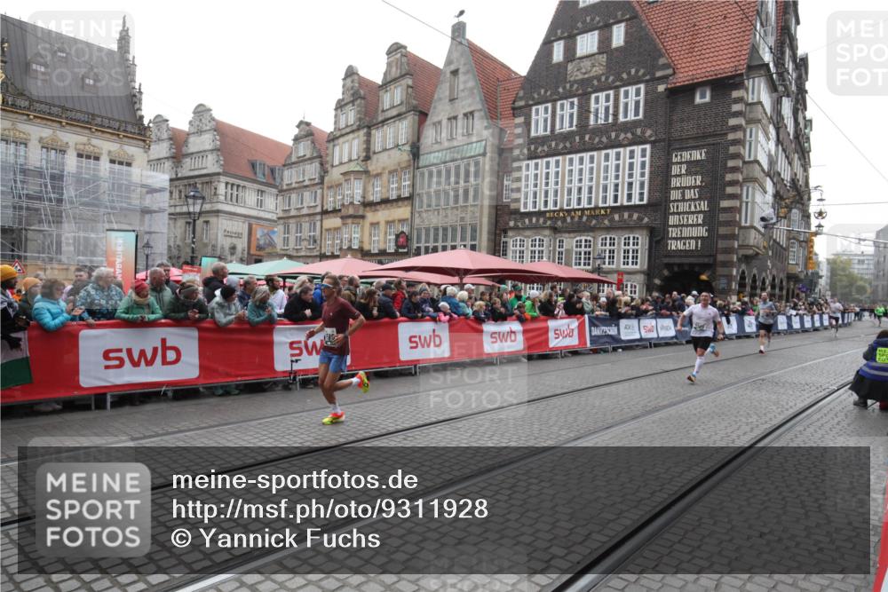 05.10.2025 - 20. swb-Marathon Bremen Yannick Fuchs http://msf.ph/oto/9311928 05.10.2025 12:59:00 Ziel 3435, 3580, 5470, 5495 meine-sportfotos.de