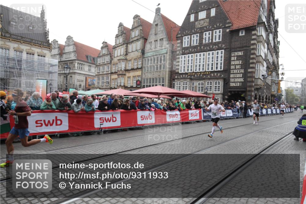 05.10.2025 - 20. swb-Marathon Bremen Yannick Fuchs http://msf.ph/oto/9311933 05.10.2025 12:59:01 Ziel 3435, 5470, 5495 meine-sportfotos.de