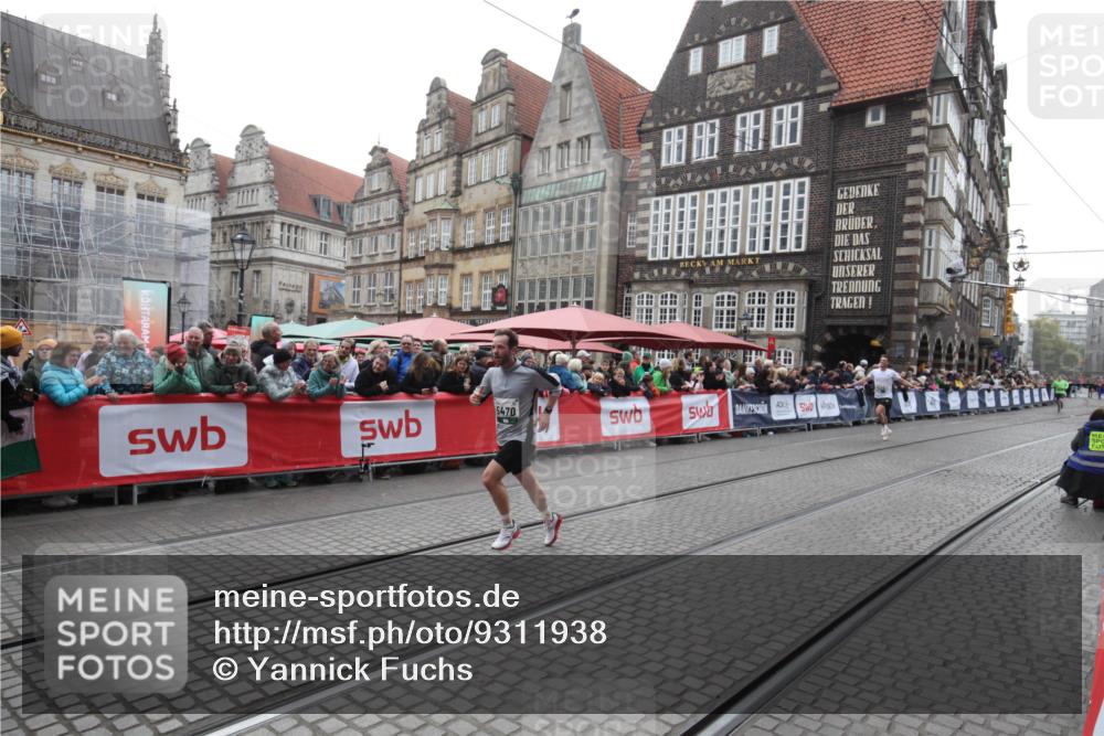 05.10.2025 - 20. swb-Marathon Bremen Yannick Fuchs http://msf.ph/oto/9311938 05.10.2025 12:59:03 Ziel 3435, 5470 meine-sportfotos.de