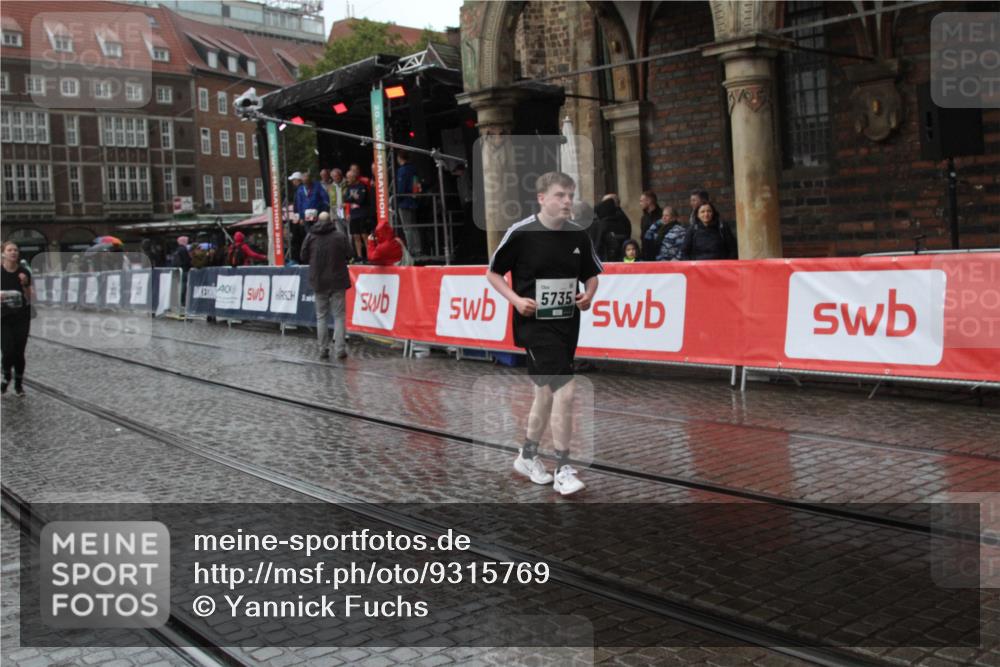 05.10.2025 - 20. swb-Marathon Bremen Yannick Fuchs http://msf.ph/oto/9315769 05.10.2025 14:56:05 Ziel 3443, 5735 meine-sportfotos.de