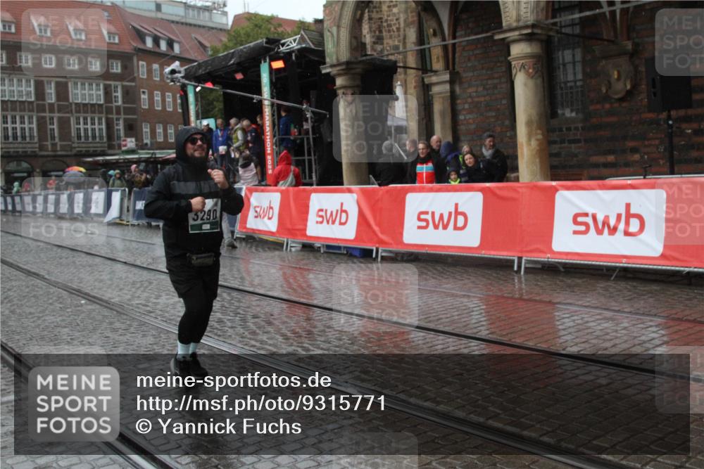 05.10.2025 - 20. swb-Marathon Bremen Yannick Fuchs http://msf.ph/oto/9315771 05.10.2025 14:56:26 Ziel 3290 meine-sportfotos.de