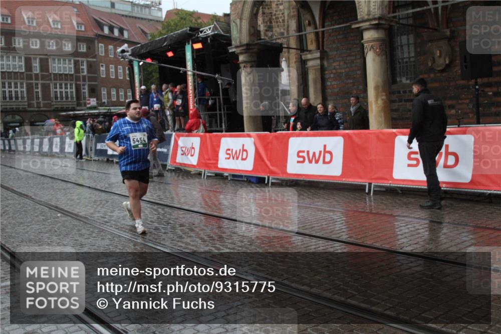 05.10.2025 - 20. swb-Marathon Bremen Yannick Fuchs http://msf.ph/oto/9315775 05.10.2025 14:56:45 Ziel 5454 meine-sportfotos.de