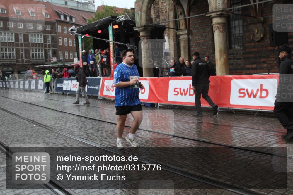 05.10.2025 - 20. swb-Marathon Bremen Yannick Fuchs http://msf.ph/oto/9315776 05.10.2025 14:56:46 Ziel 5454 meine-sportfotos.de