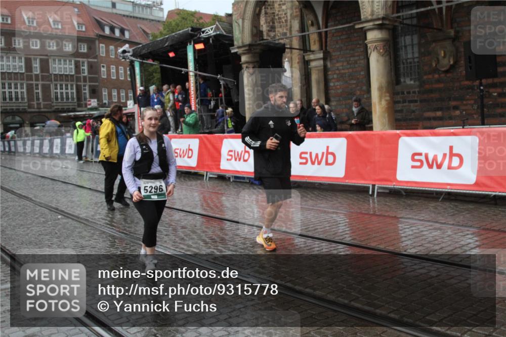 05.10.2025 - 20. swb-Marathon Bremen Yannick Fuchs http://msf.ph/oto/9315778 05.10.2025 14:57:16 Ziel 5296, 10181 meine-sportfotos.de