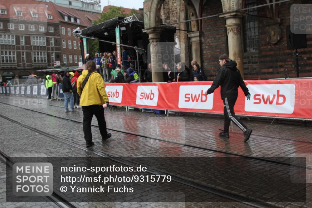 05.10.2025 - 20. swb-Marathon Bremen Yannick Fuchs http://msf.ph/oto/9315779 05.10.2025 14:57:23 Ziel  meine-sportfotos.de