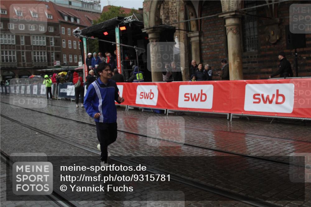 05.10.2025 - 20. swb-Marathon Bremen Yannick Fuchs http://msf.ph/oto/9315781 05.10.2025 14:57:49 Ziel 3530 meine-sportfotos.de