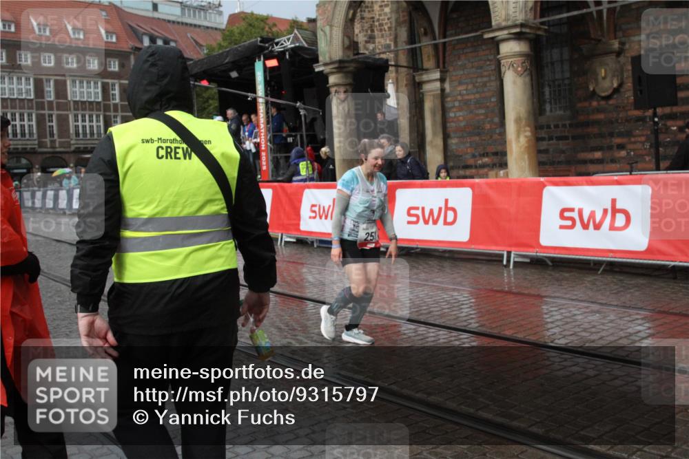 05.10.2025 - 20. swb-Marathon Bremen Yannick Fuchs http://msf.ph/oto/9315797 05.10.2025 15:00:01 Ziel 259 meine-sportfotos.de