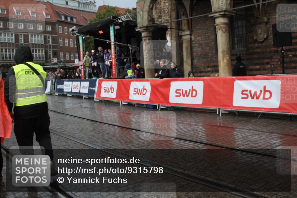 05.10.2025 - 20. swb-Marathon Bremen Yannick Fuchs http://msf.ph/oto/9315798 05.10.2025 15:00:02 Ziel 259 meine-sportfotos.de