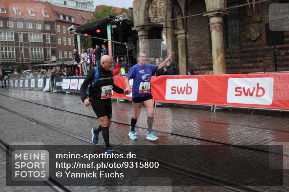 05.10.2025 - 20. swb-Marathon Bremen Yannick Fuchs http://msf.ph/oto/9315800 05.10.2025 15:00:26 Ziel 629, 630 meine-sportfotos.de
