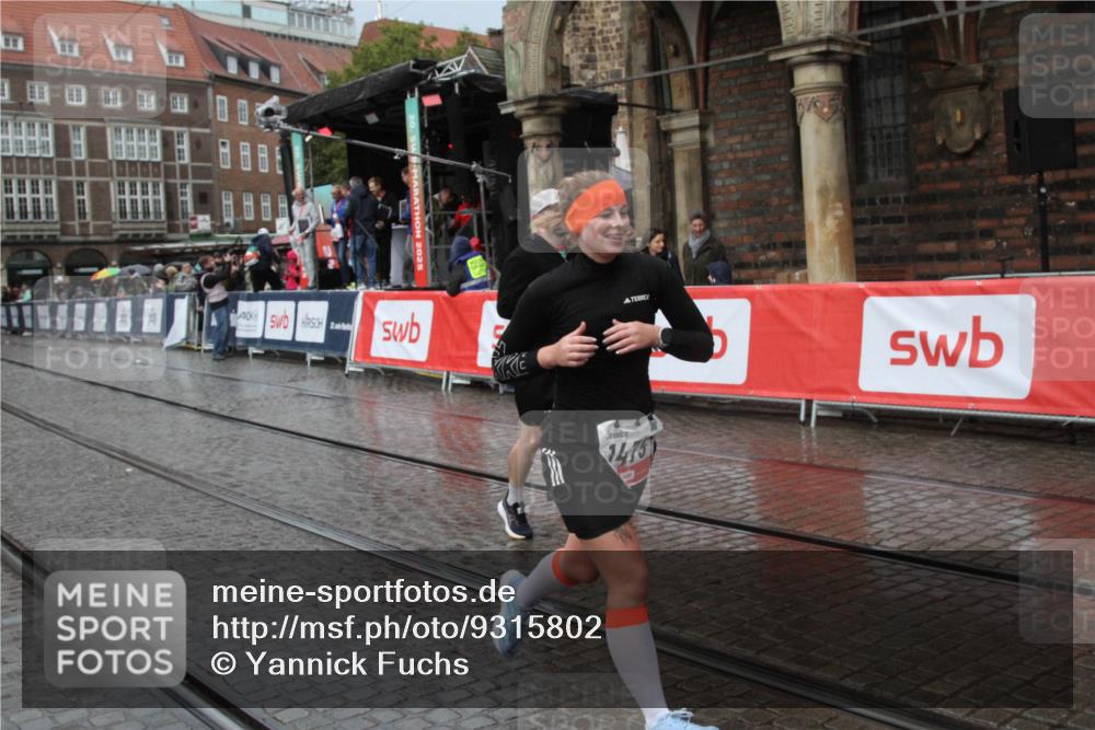 05.10.2025 - 20. swb-Marathon Bremen Yannick Fuchs http://msf.ph/oto/9315802 05.10.2025 15:00:51 Ziel 1475, 1818 meine-sportfotos.de
