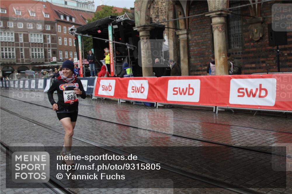 05.10.2025 - 20. swb-Marathon Bremen Yannick Fuchs http://msf.ph/oto/9315805 05.10.2025 15:01:57 Ziel 896 meine-sportfotos.de