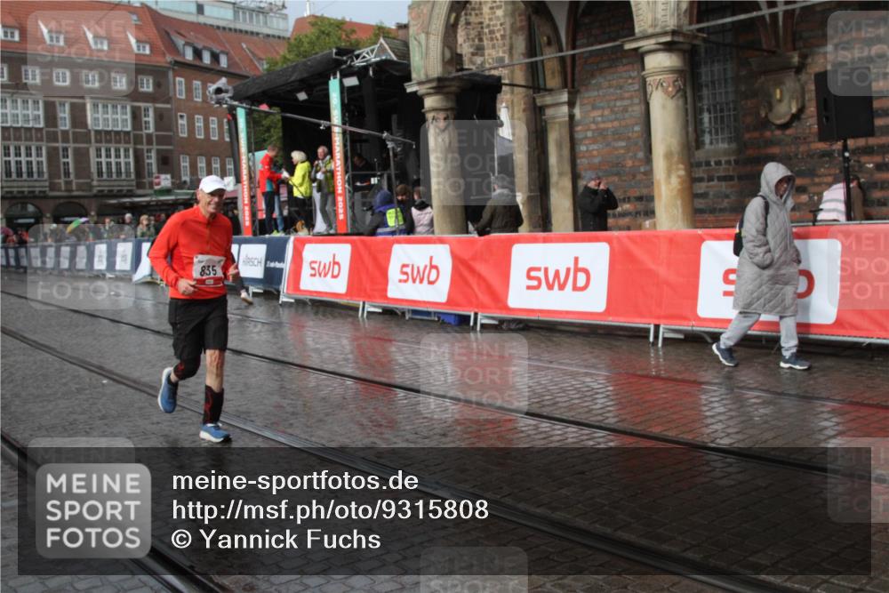 05.10.2025 - 20. swb-Marathon Bremen Yannick Fuchs http://msf.ph/oto/9315808 05.10.2025 15:02:46 Ziel 835 meine-sportfotos.de