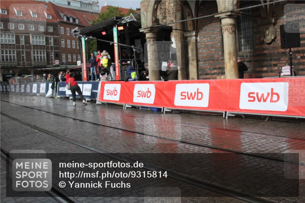 05.10.2025 - 20. swb-Marathon Bremen Yannick Fuchs http://msf.ph/oto/9315814 05.10.2025 15:02:52 Ziel  meine-sportfotos.de