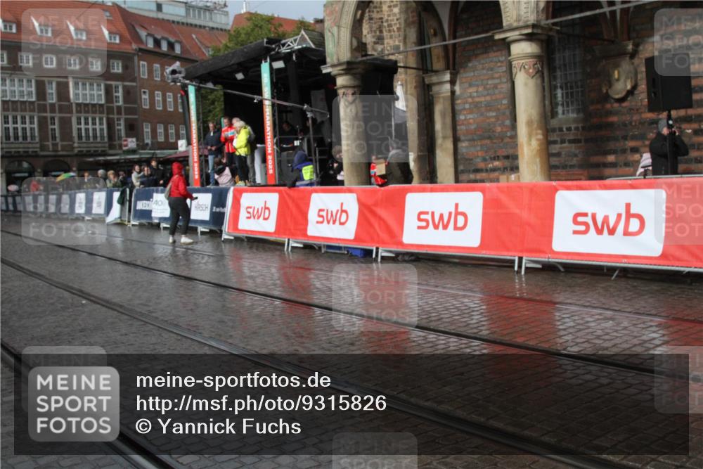 05.10.2025 - 20. swb-Marathon Bremen Yannick Fuchs http://msf.ph/oto/9315826 05.10.2025 15:02:56 Ziel  meine-sportfotos.de