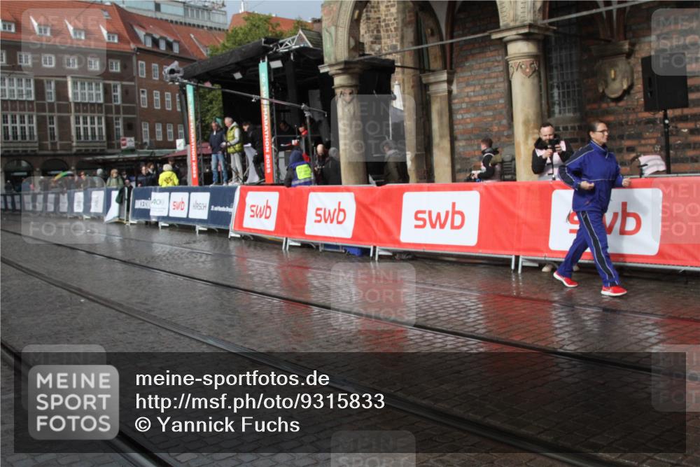 05.10.2025 - 20. swb-Marathon Bremen Yannick Fuchs http://msf.ph/oto/9315833 05.10.2025 15:03:25 Ziel  meine-sportfotos.de