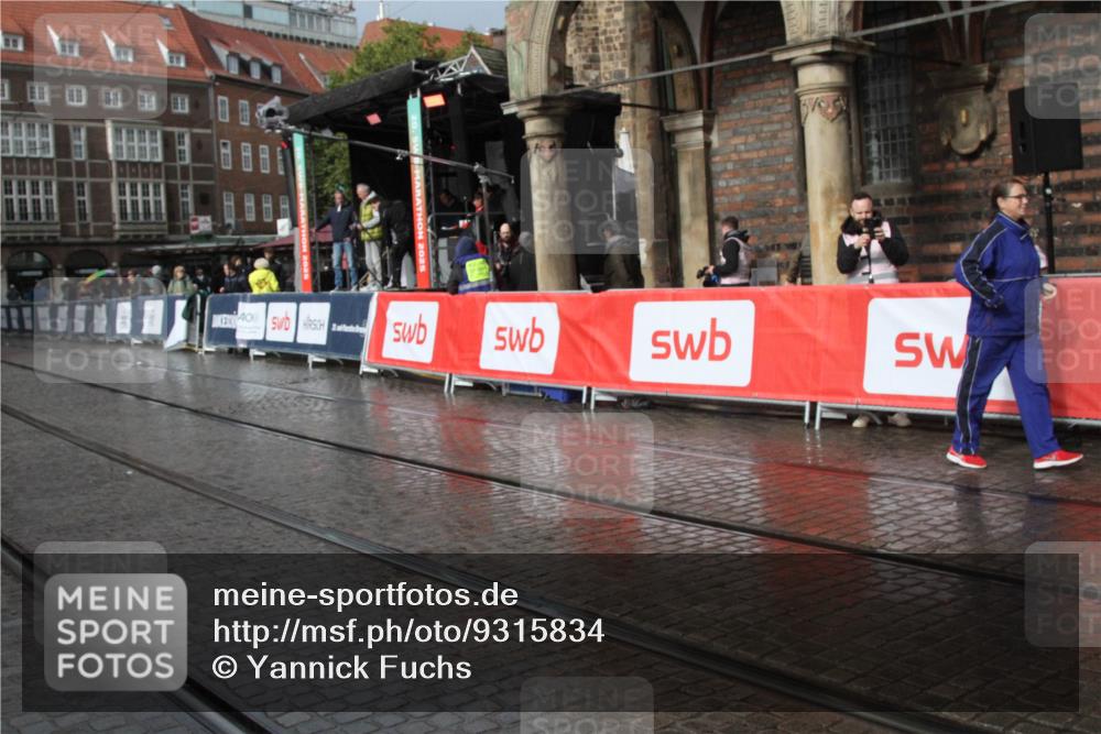 05.10.2025 - 20. swb-Marathon Bremen Yannick Fuchs http://msf.ph/oto/9315834 05.10.2025 15:03:26 Ziel  meine-sportfotos.de