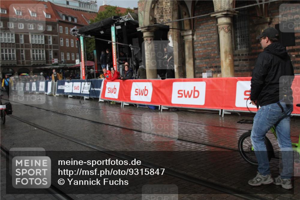 05.10.2025 - 20. swb-Marathon Bremen Yannick Fuchs http://msf.ph/oto/9315847 05.10.2025 15:06:09 Ziel  meine-sportfotos.de