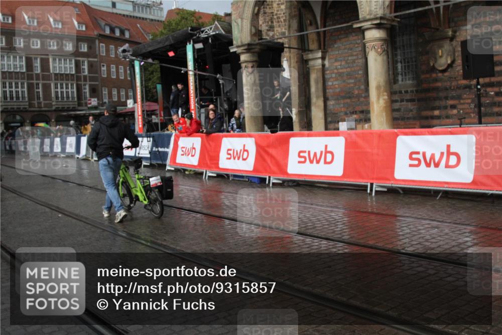 05.10.2025 - 20. swb-Marathon Bremen Yannick Fuchs http://msf.ph/oto/9315857 05.10.2025 15:06:13 Ziel  meine-sportfotos.de