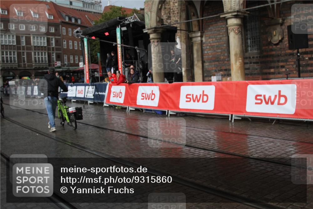 05.10.2025 - 20. swb-Marathon Bremen Yannick Fuchs http://msf.ph/oto/9315860 05.10.2025 15:06:14 Ziel  meine-sportfotos.de