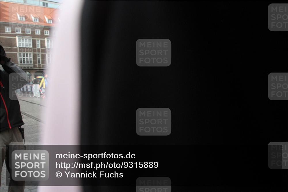 05.10.2025 - 20. swb-Marathon Bremen Yannick Fuchs http://msf.ph/oto/9315889 05.10.2025 15:06:42 Ziel  meine-sportfotos.de