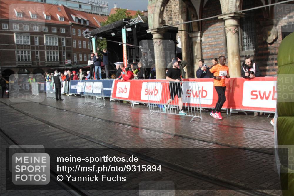 05.10.2025 - 20. swb-Marathon Bremen Yannick Fuchs http://msf.ph/oto/9315894 05.10.2025 15:10:27 Ziel 430, 878 meine-sportfotos.de