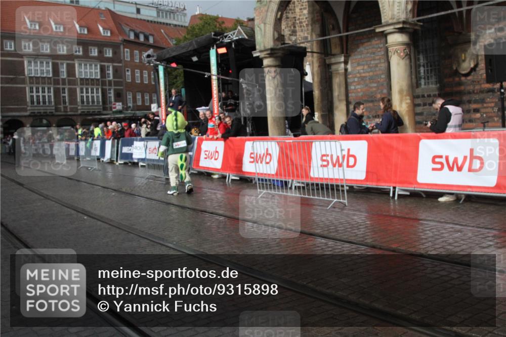 05.10.2025 - 20. swb-Marathon Bremen Yannick Fuchs http://msf.ph/oto/9315898 05.10.2025 15:11:01 Ziel  meine-sportfotos.de