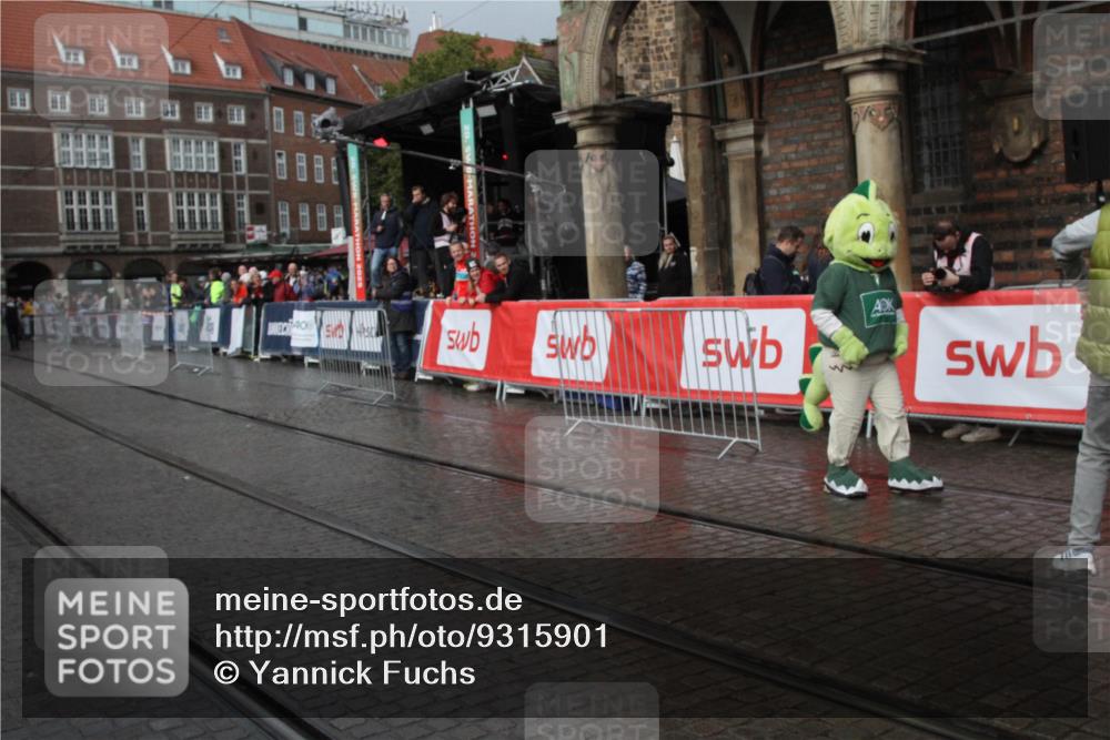 05.10.2025 - 20. swb-Marathon Bremen Yannick Fuchs http://msf.ph/oto/9315901 05.10.2025 15:11:10 Ziel  meine-sportfotos.de