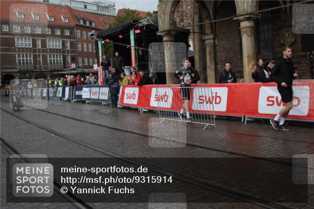 05.10.2025 - 20. swb-Marathon Bremen Yannick Fuchs http://msf.ph/oto/9315914 05.10.2025 15:13:18 Ziel 1952 meine-sportfotos.de