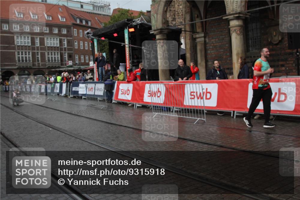 05.10.2025 - 20. swb-Marathon Bremen Yannick Fuchs http://msf.ph/oto/9315918 05.10.2025 15:13:45 Ziel 1355, 1875 meine-sportfotos.de